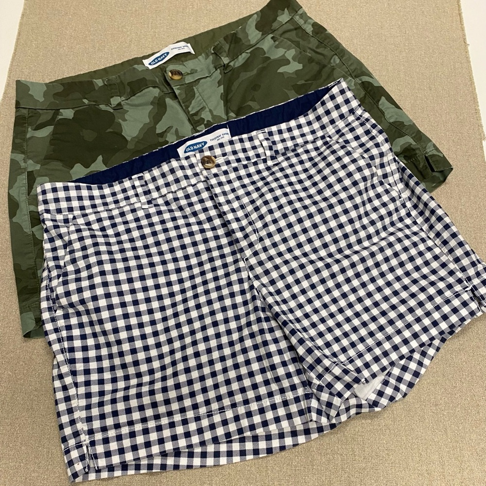 Old Navy Women's Camo and Navy Blue Checkered Everyday Shorts Size 12